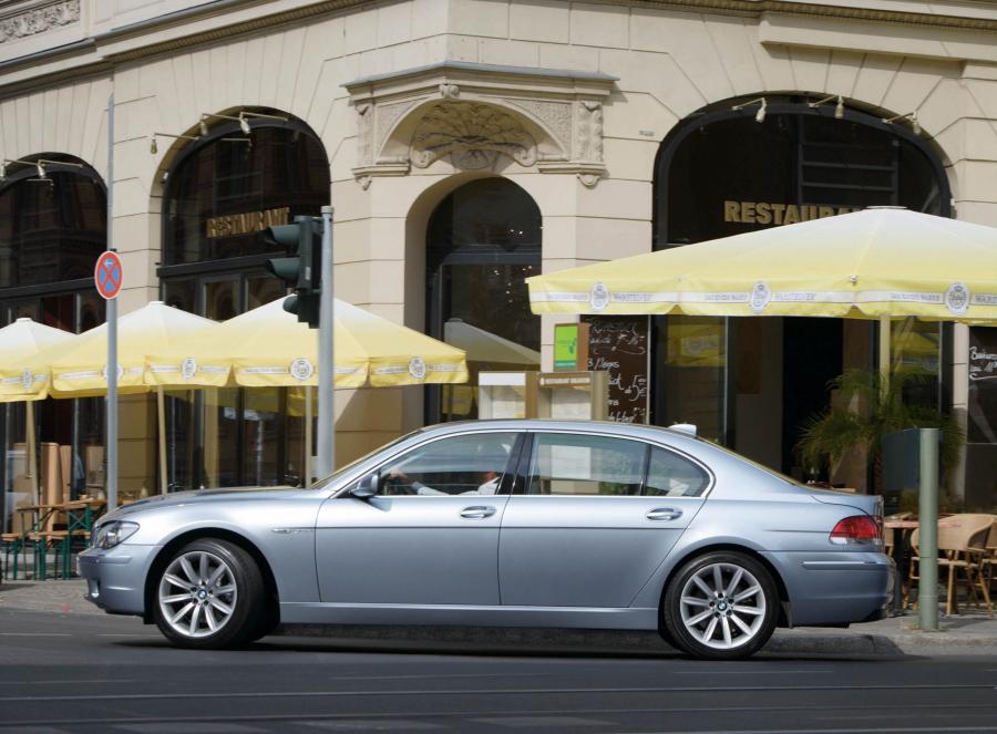  BMW Hydrogen 7 2006 года  (фото 23 из 73)